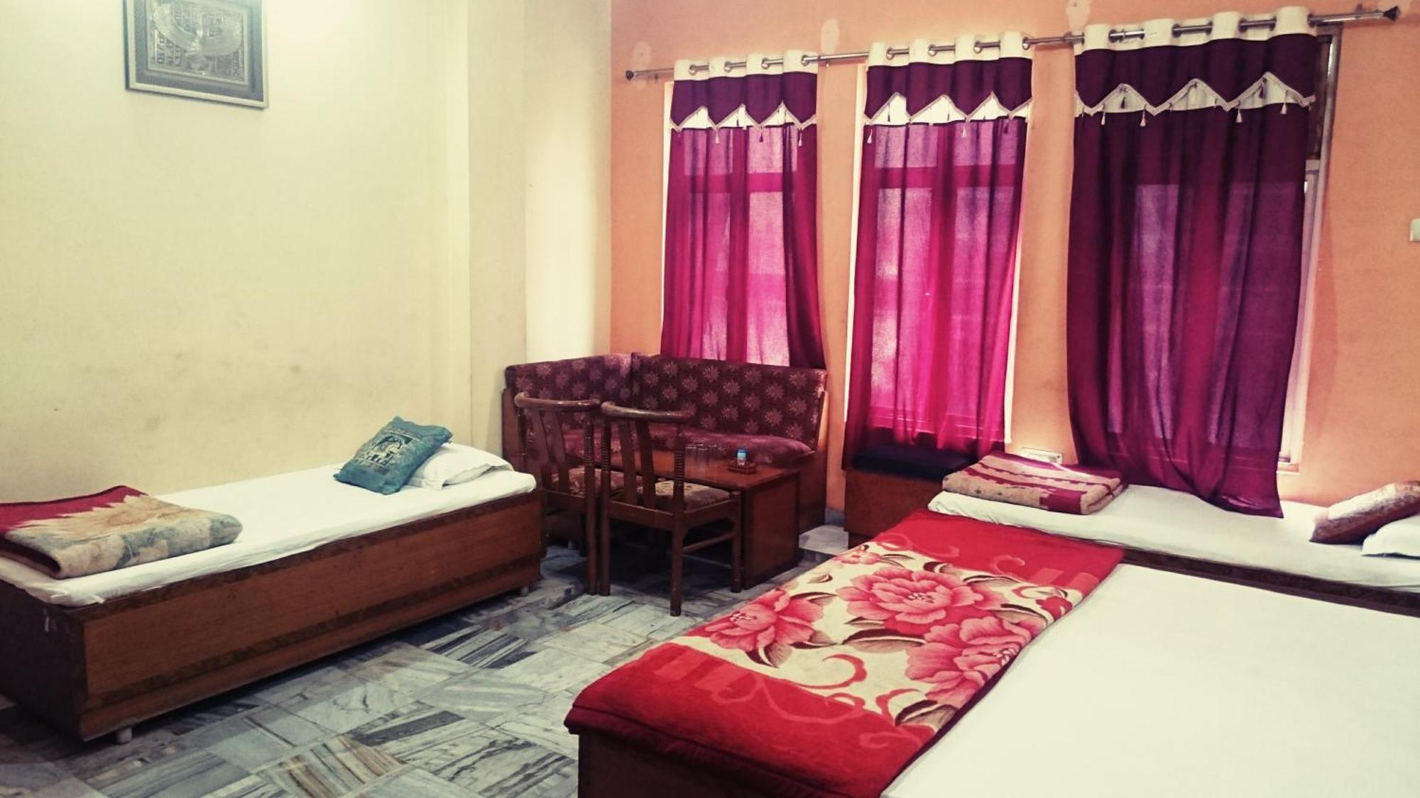 Hotel Aditya Inn Varanasi Zimmer foto